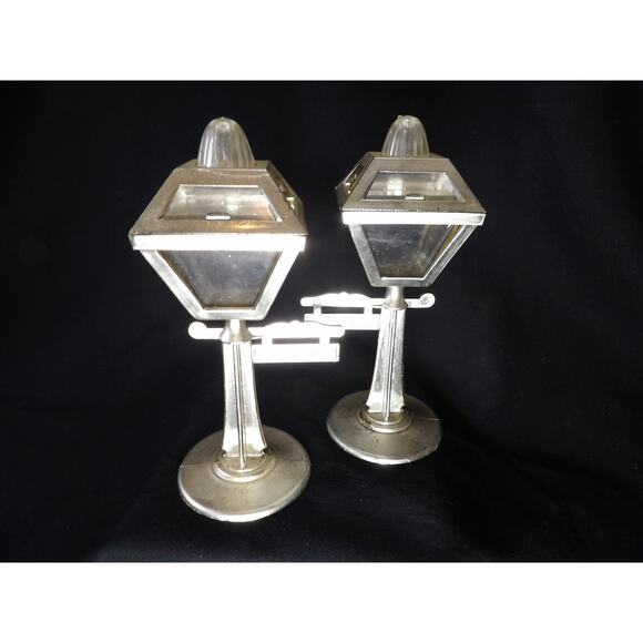 Vintage Lamp Post Street Sign Salt and Pepper Shaker Set - Picture 1 of 9